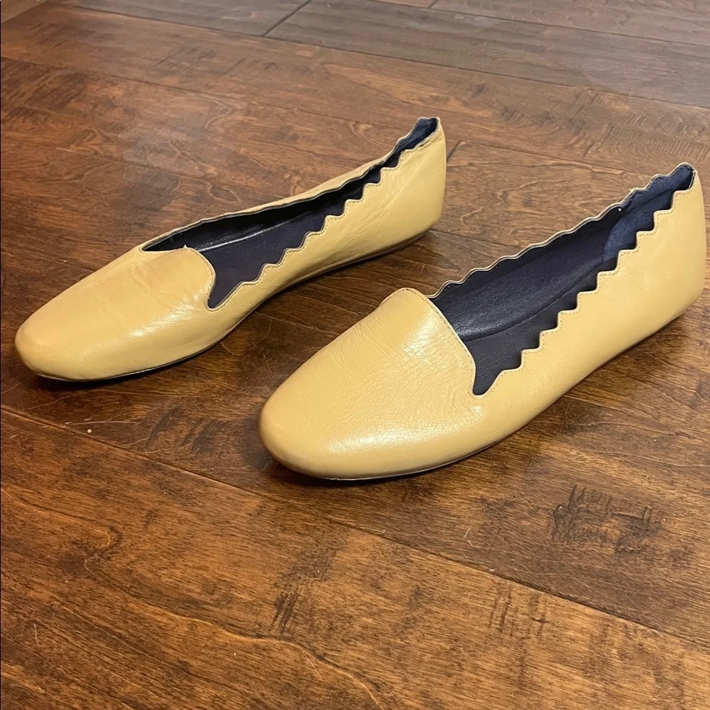 Vaneli Nude/Tan Leather Scalloped Flats, size 11